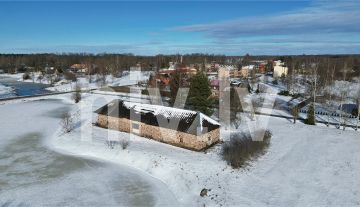 Pārdod īpašumu pie ūdens tilpnes, Mūrmuižā