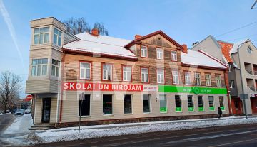 Izīrē saulainu divistabu dzīvokli Valmieras centrā