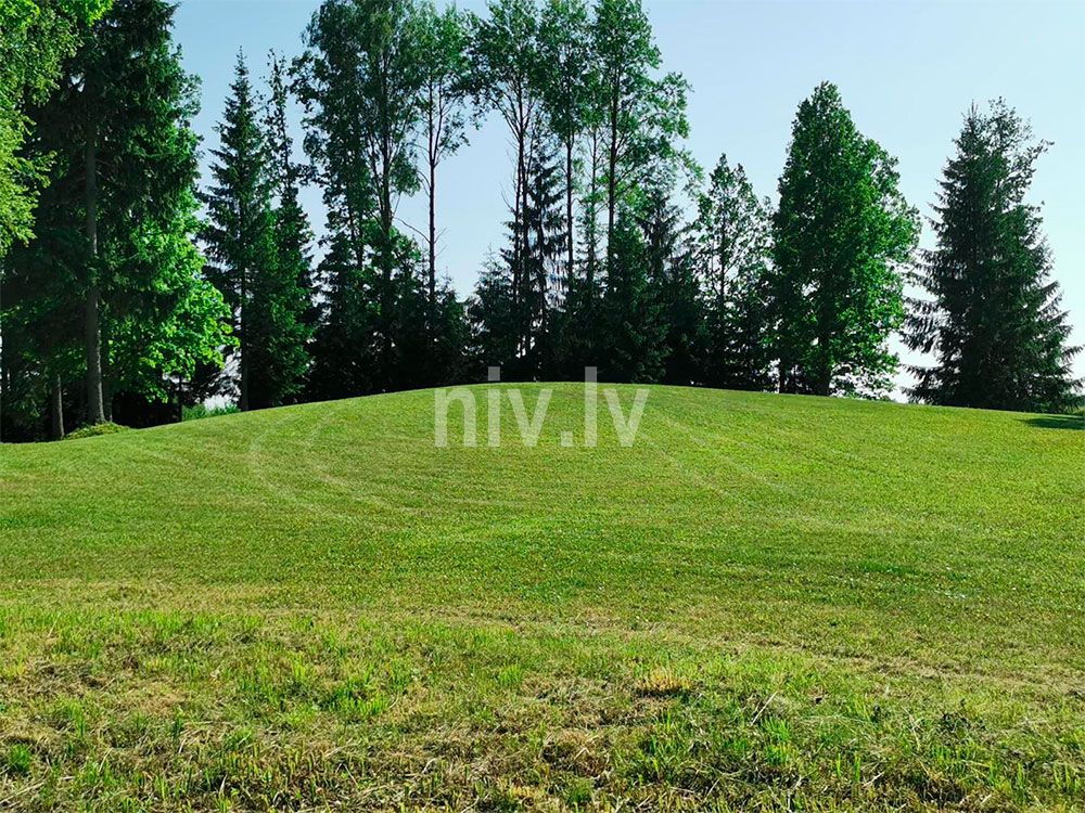 Ineshu-pag-Ezerlichi-001.jpg