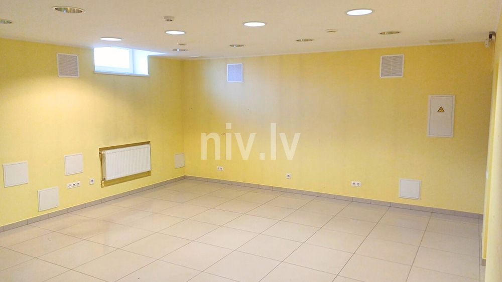 Valmiera-Stacijas-iela-3-komerc-02.jpg