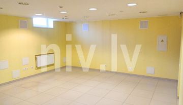Valmiera-Stacijas-iela-3-komerc-02.jpg